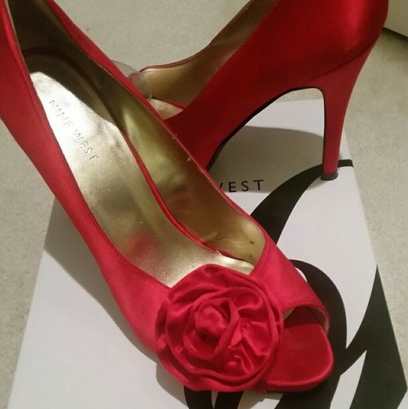 Shoes - Picture 2 of 4